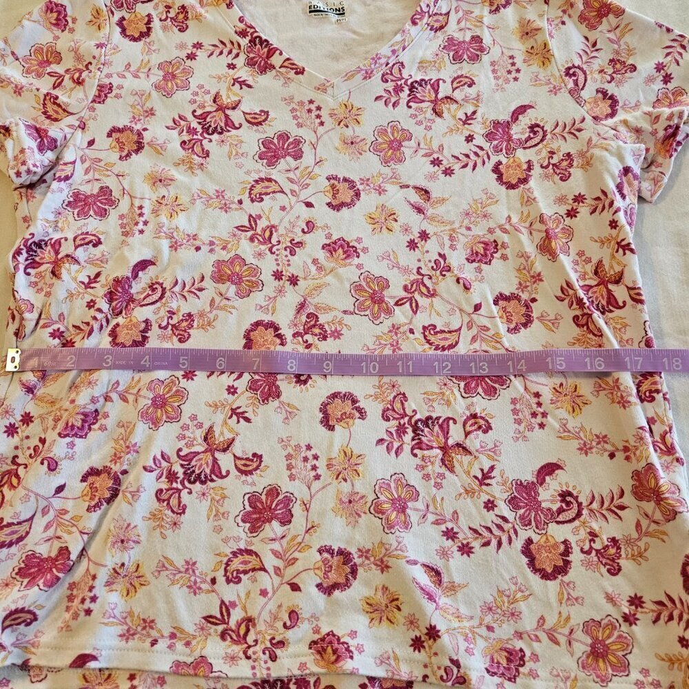 Basic Edition Top Pink Flowers - Picture 3 of 6